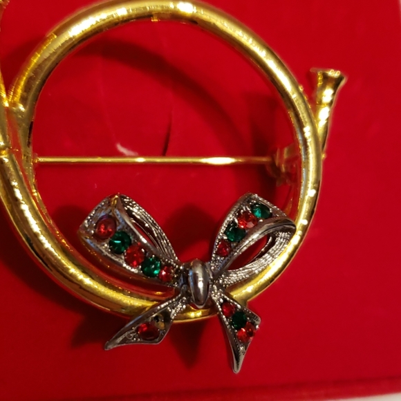 Christmas Trumpet Pin - Picture 2 of 3